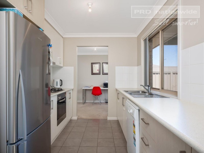 1/10 Kimberley Drive, Tatton NSW 2650