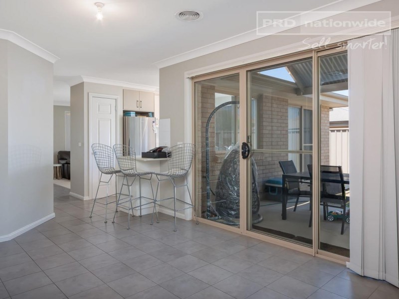 1/10 Kimberley Drive, Tatton NSW 2650