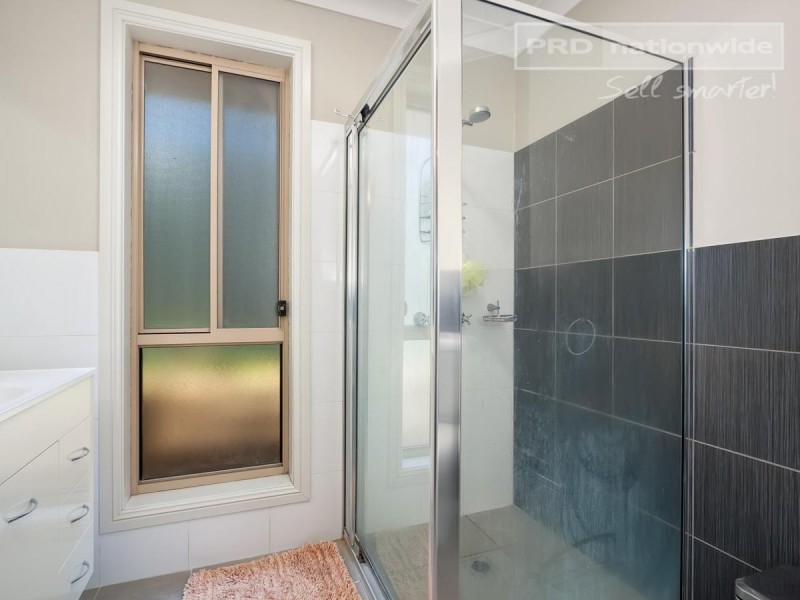 1/10 Kimberley Drive, Tatton NSW 2650