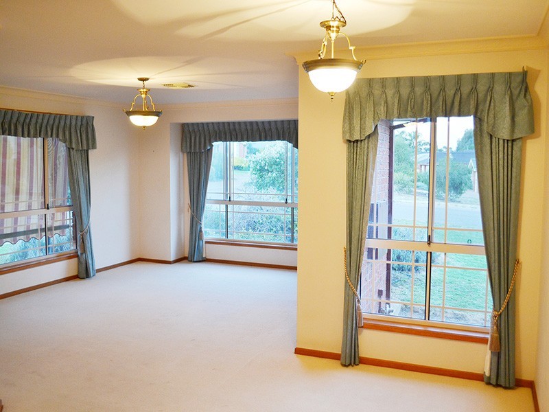 2 Delvin Place, Kooringal NSW 2650