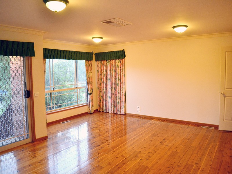 2 Delvin Place, Kooringal NSW 2650