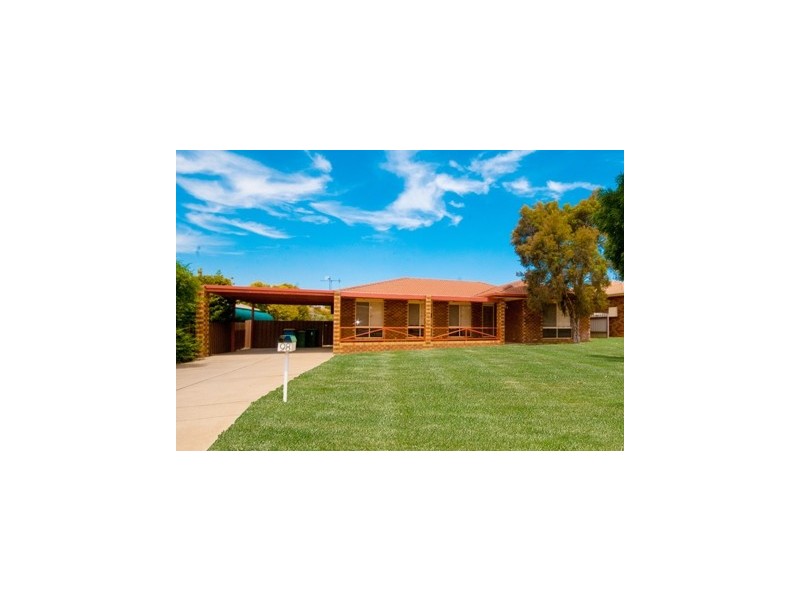 98 Dalman Parkway, Glenfield Park NSW 2650
