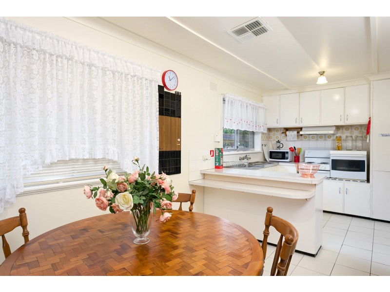 39 Leavenworth Drive, Tolland NSW 2650
