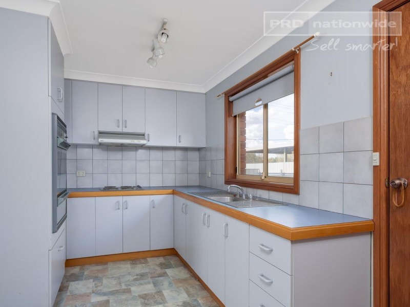 1/2 Borneo Crescent, Ashmont NSW 2650