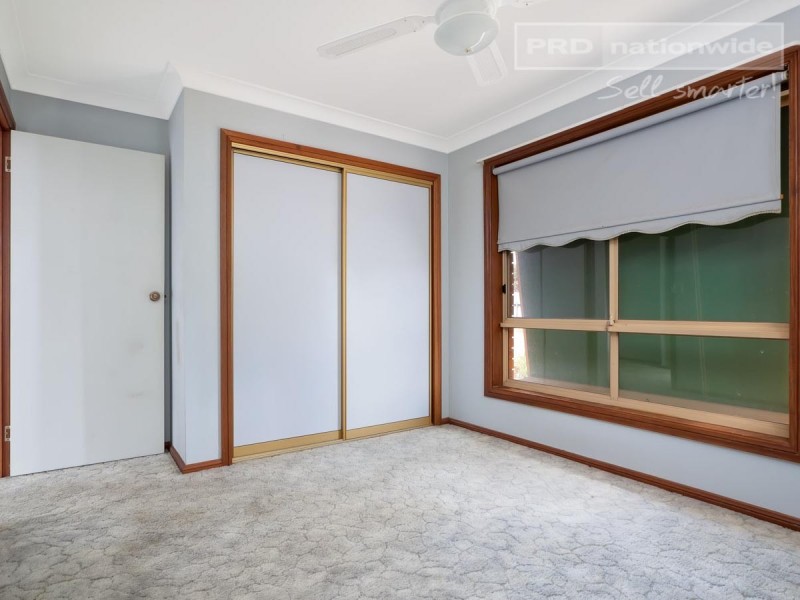 1/2 Borneo Crescent, Ashmont NSW 2650