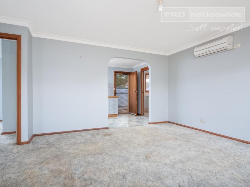 1/2 Borneo Crescent, Ashmont NSW 2650