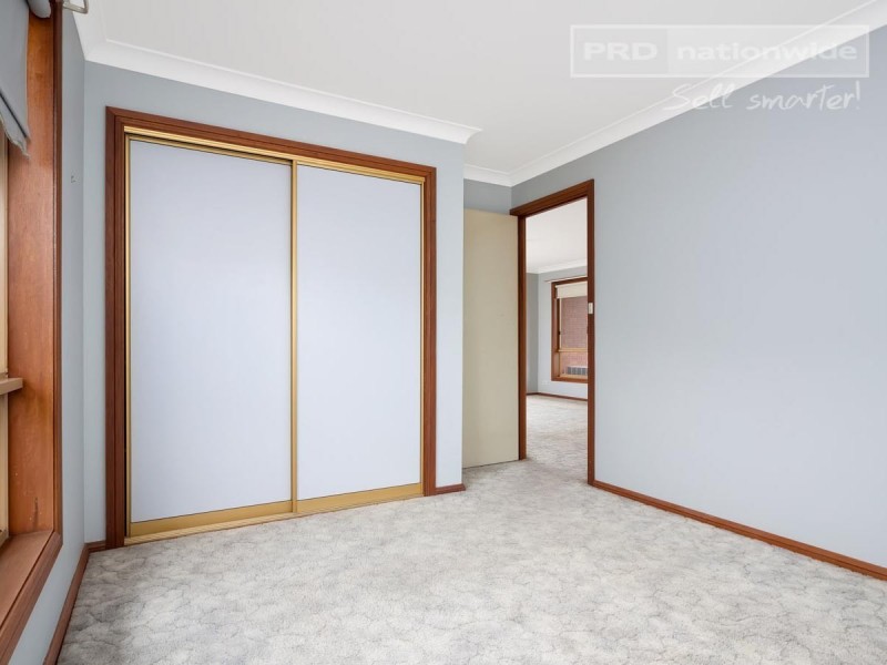 1/2 Borneo Crescent, Ashmont NSW 2650