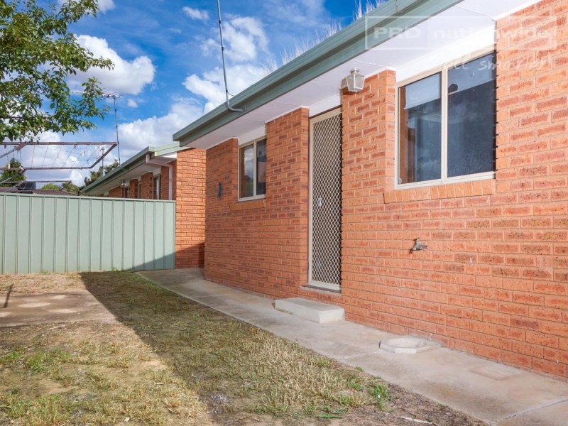 1/2 Borneo Crescent, Ashmont NSW 2650