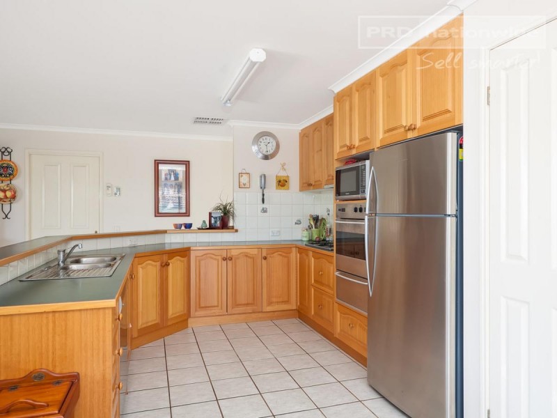 20 Henwood Avenue, Kooringal NSW 2650