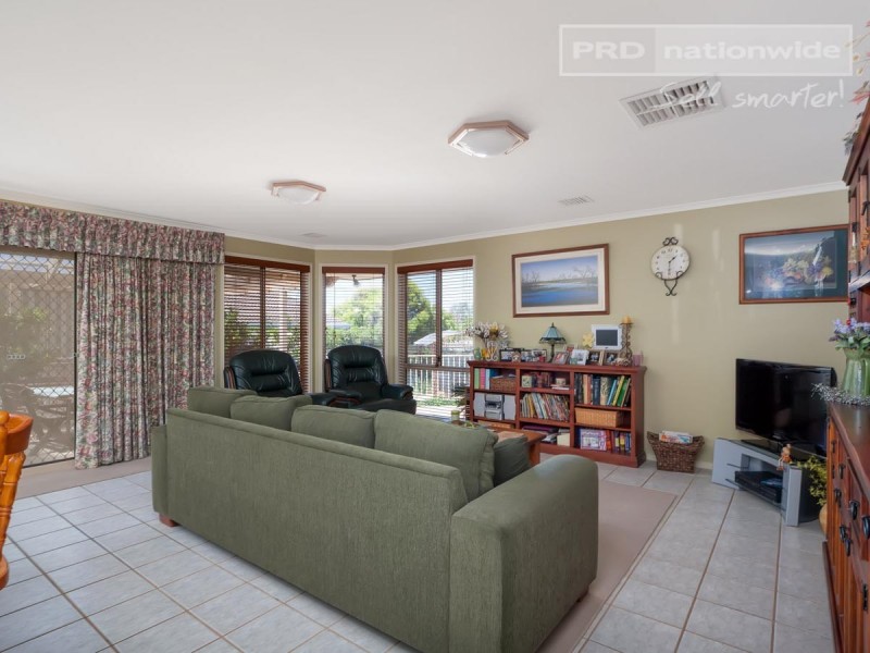 20 Henwood Avenue, Kooringal NSW 2650