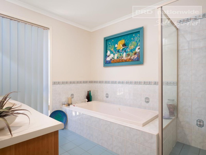 20 Henwood Avenue, Kooringal NSW 2650
