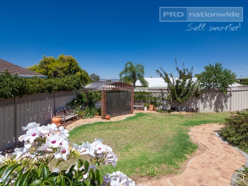 20 Henwood Avenue, Kooringal NSW 2650