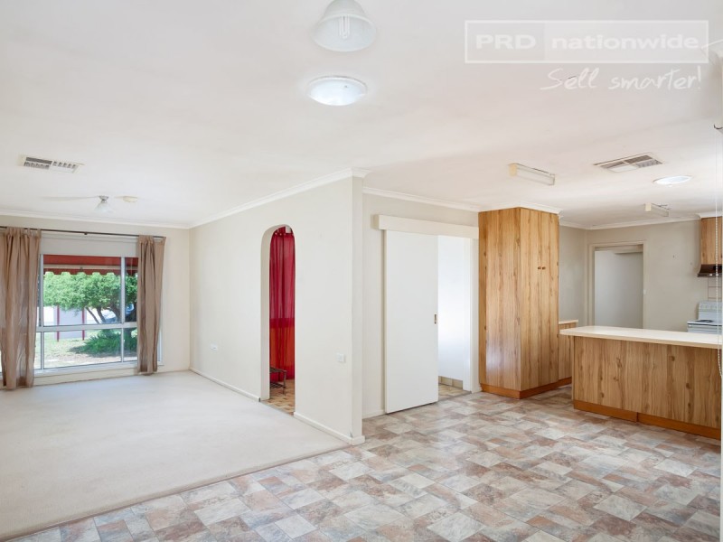 22 Adjin Street, Mount Austin NSW 2650