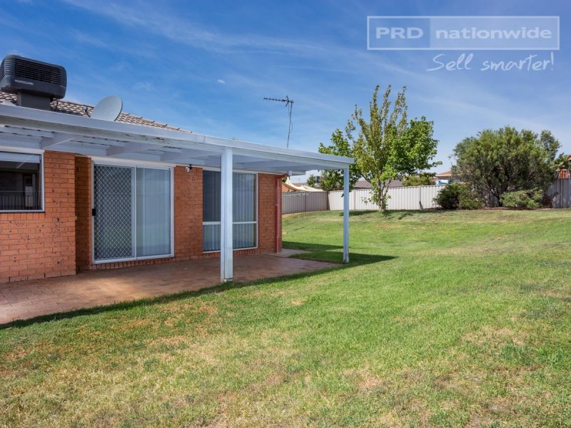 1 Kimba Drive, Glenfield Park NSW 2650