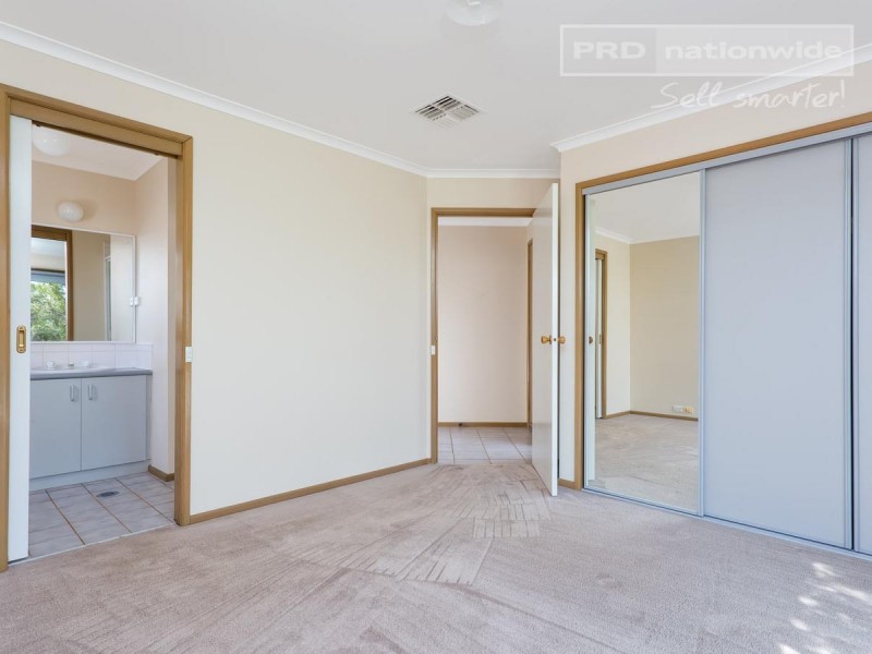 1 Kimba Drive, Glenfield Park NSW 2650