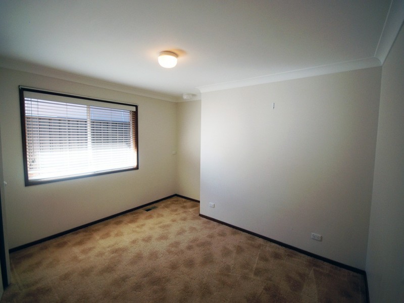 27 Allambie Way, Mount Austin NSW 2650