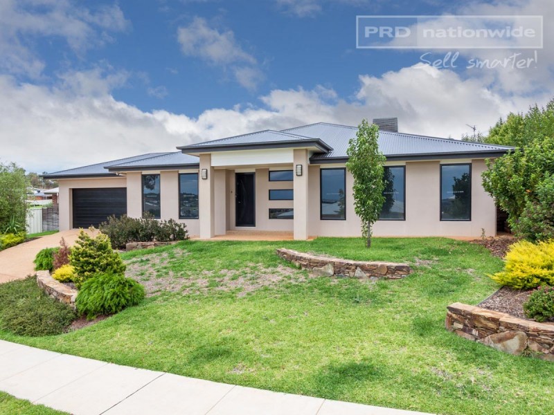 16 Marylands Way, Bourkelands NSW 2650