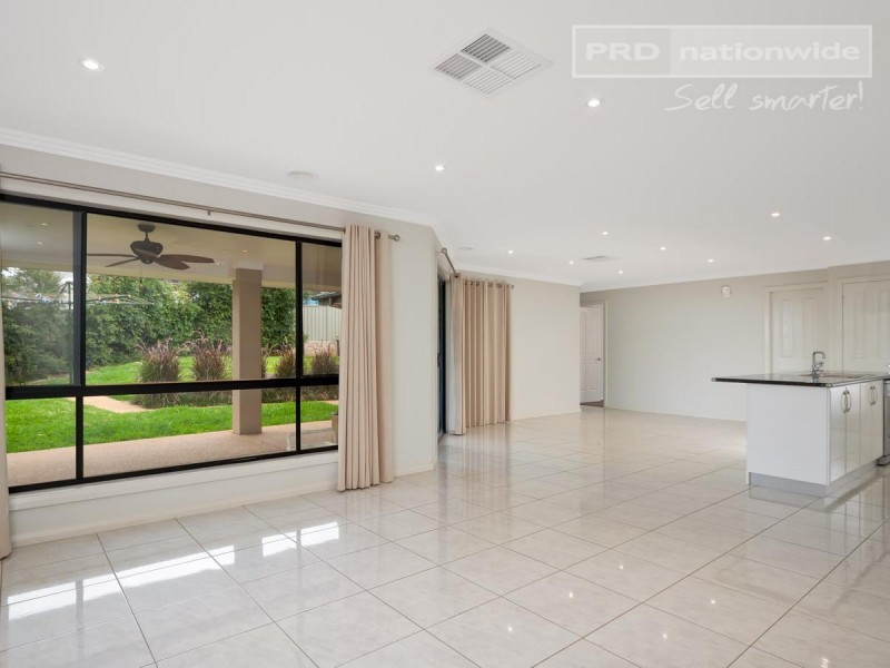 16 Marylands Way, Bourkelands NSW 2650