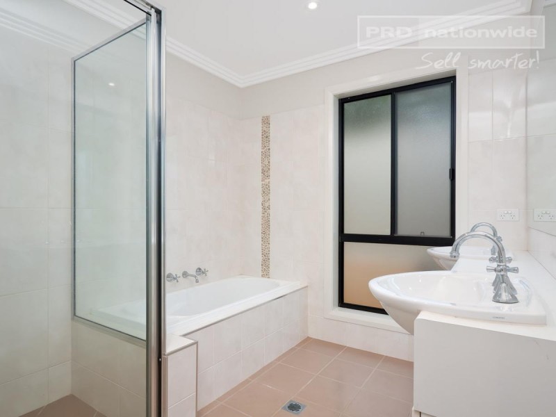 16 Marylands Way, Bourkelands NSW 2650