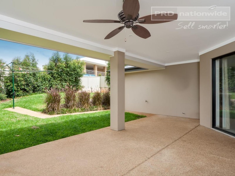 16 Marylands Way, Bourkelands NSW 2650