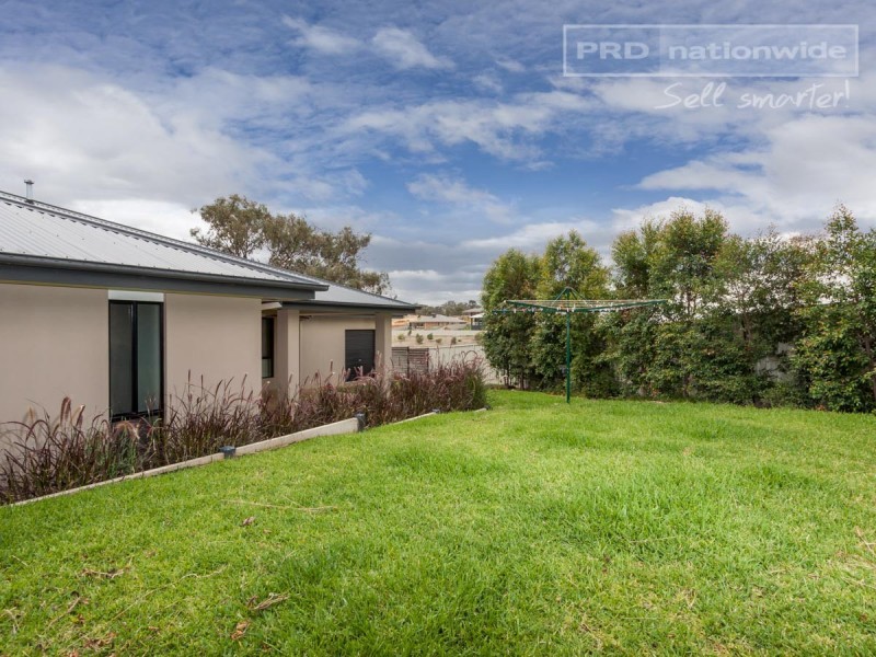 16 Marylands Way, Bourkelands NSW 2650