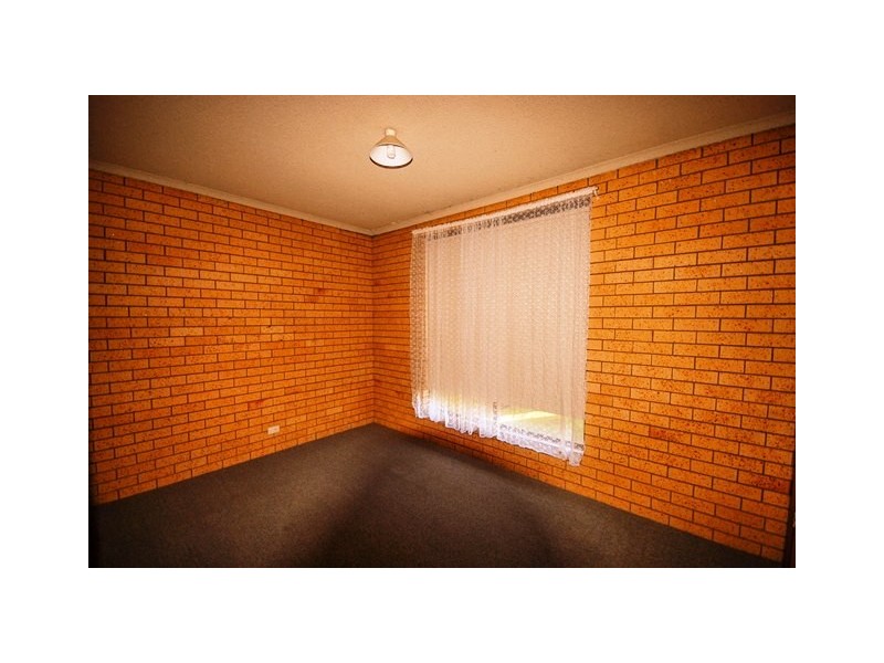 1/5 Borneo Crescent, Ashmont NSW 2650