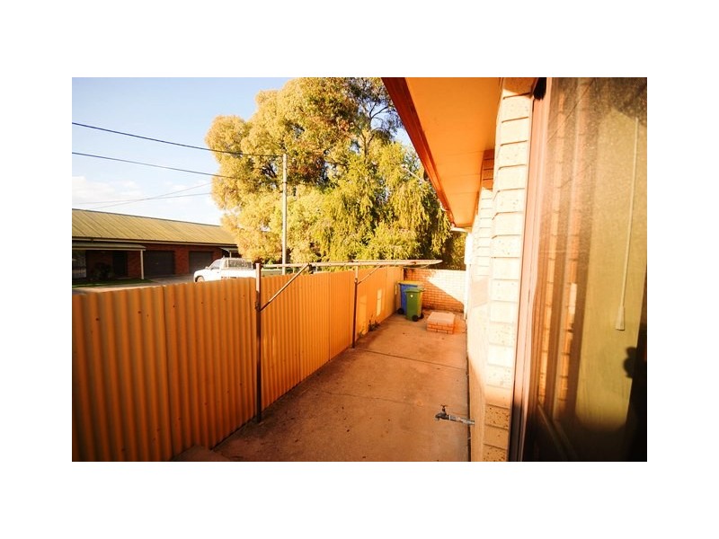1/5 Borneo Crescent, Ashmont NSW 2650