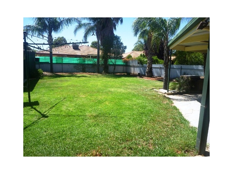 32 Incarnie Crescent, Wagga Wagga NSW 2650