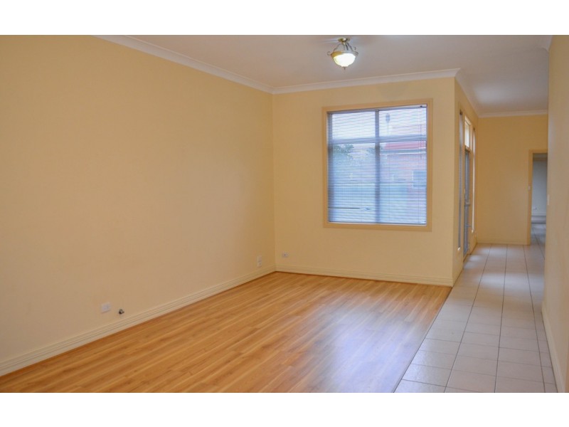 33 Collins Street, Turvey Park NSW 2650