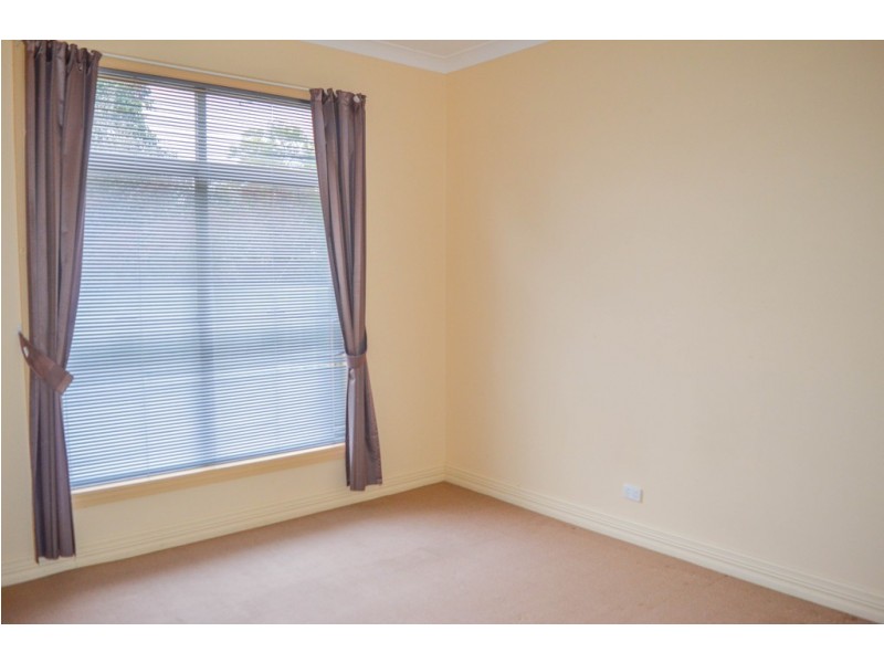 33 Collins Street, Turvey Park NSW 2650