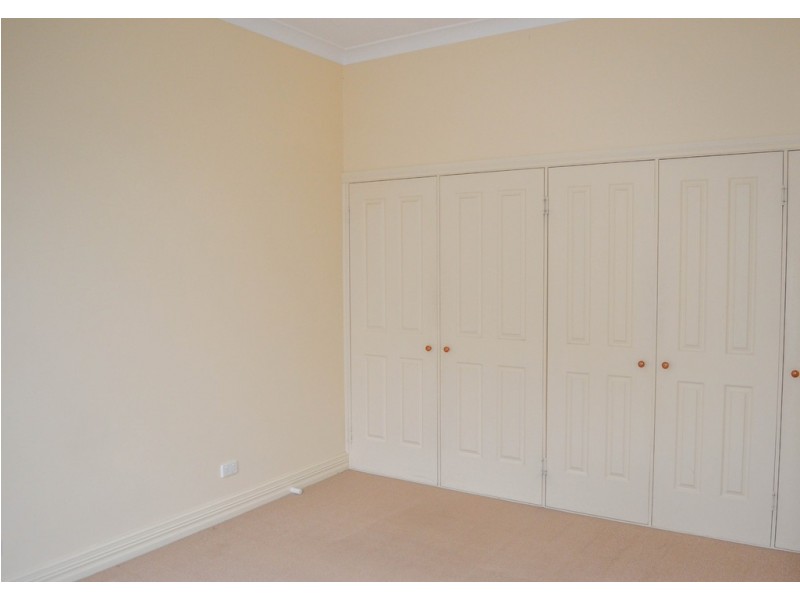 33 Collins Street, Turvey Park NSW 2650