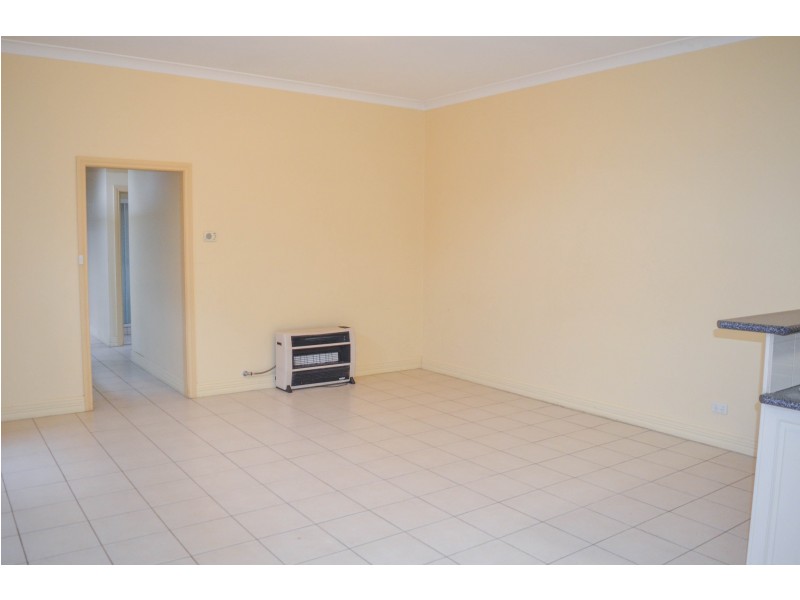 33 Collins Street, Turvey Park NSW 2650