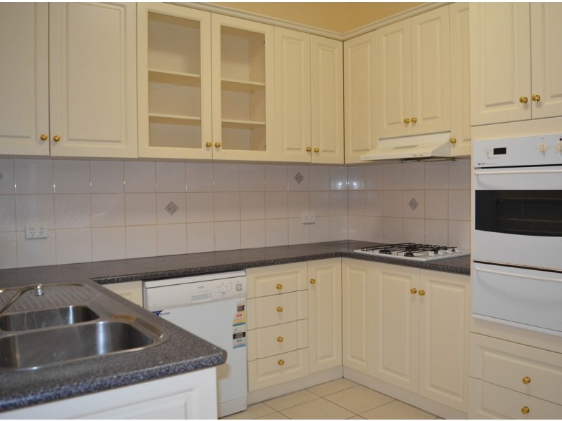 33 Collins Street, Turvey Park NSW 2650