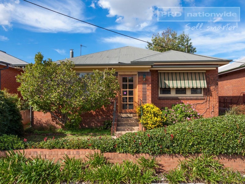 11 Bourke Street, Turvey Park NSW 2650