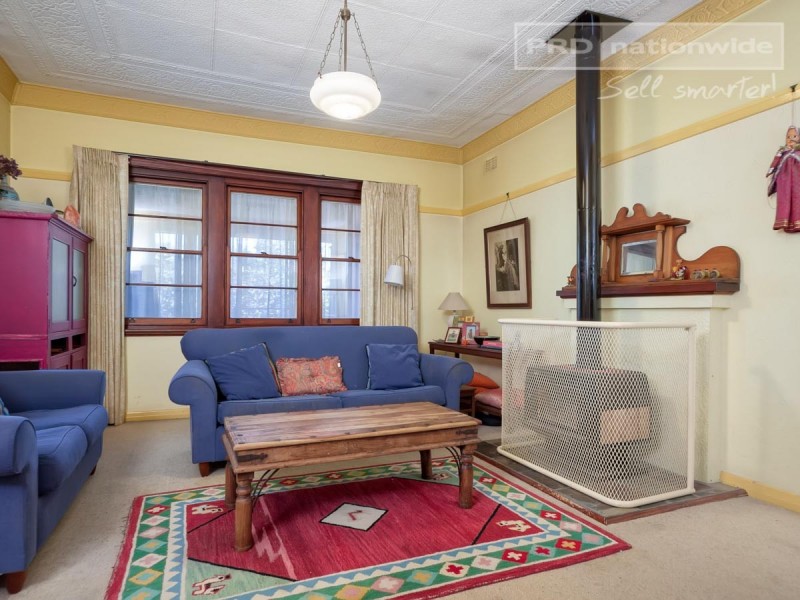 11 Bourke Street, Turvey Park NSW 2650