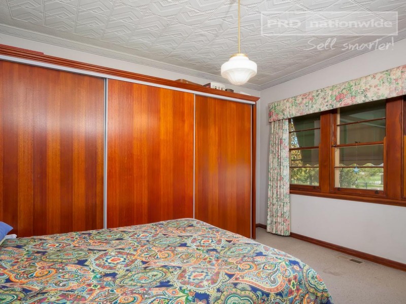 11 Bourke Street, Turvey Park NSW 2650