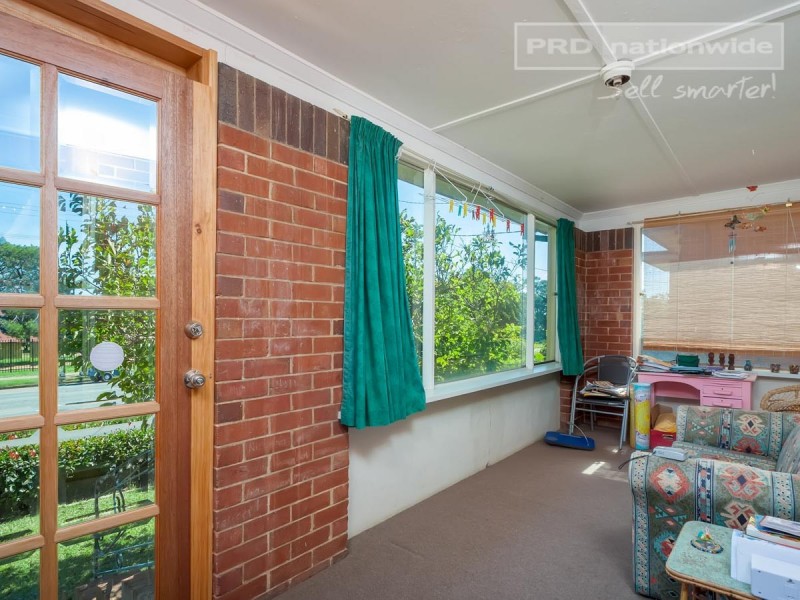 11 Bourke Street, Turvey Park NSW 2650