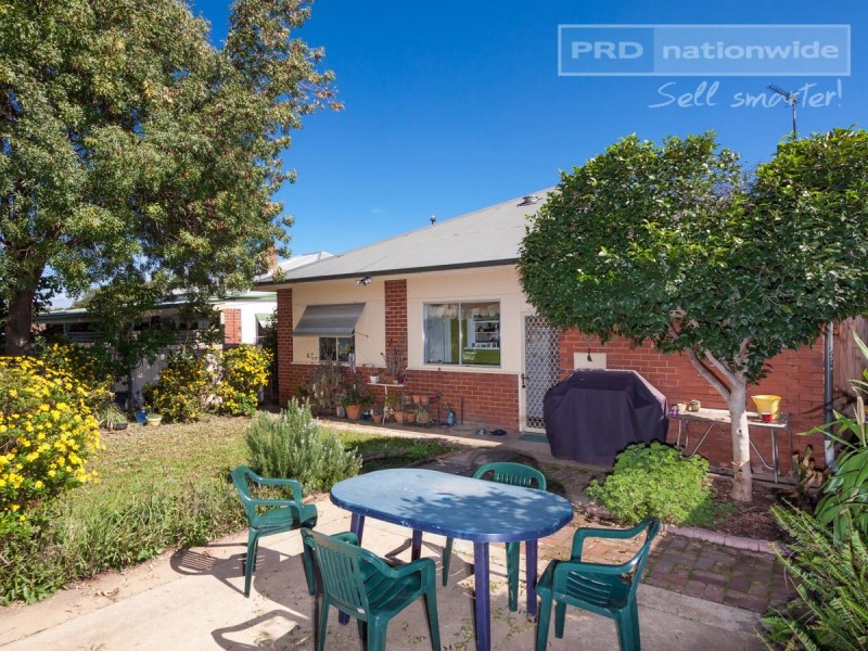 11 Bourke Street, Turvey Park NSW 2650