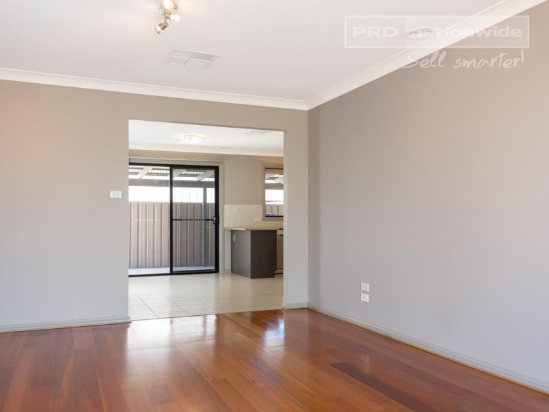 1/31 Warambee Street, Glenfield Park NSW 2650