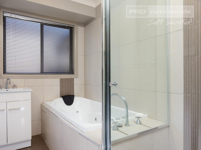 1/31 Warambee Street, Glenfield Park NSW 2650