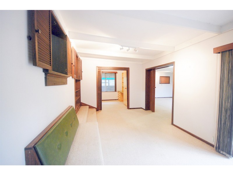 16 Higgins Avenue, Wagga Wagga NSW 2650