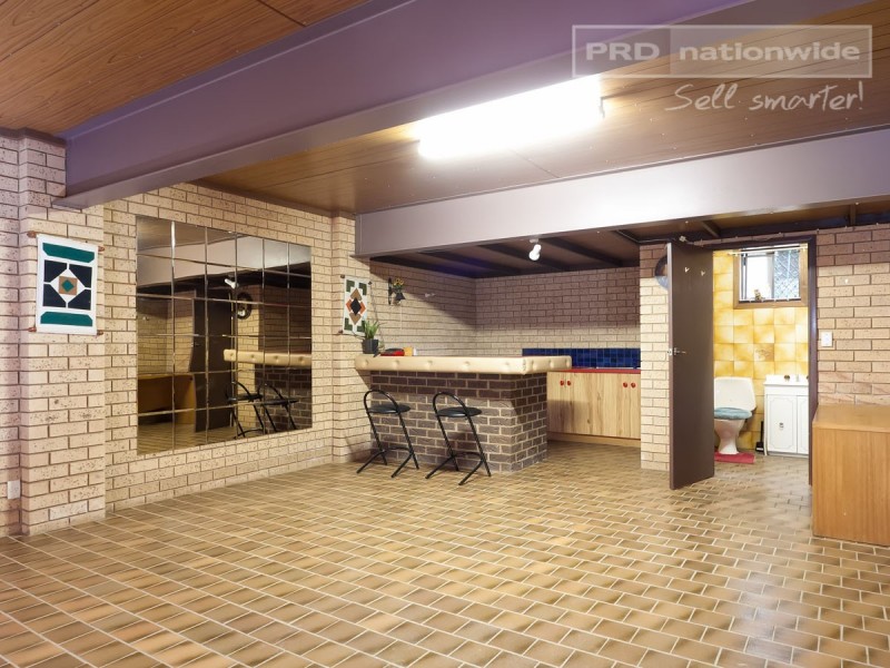 1 Amsterdam Crescent, Tolland NSW 2650