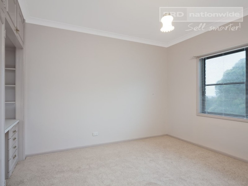 1 Amsterdam Crescent, Tolland NSW 2650