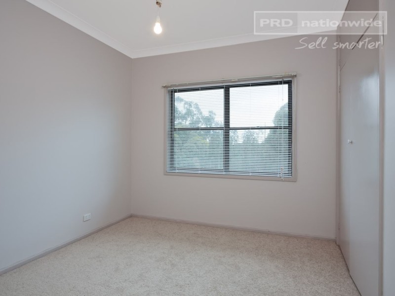 1 Amsterdam Crescent, Tolland NSW 2650