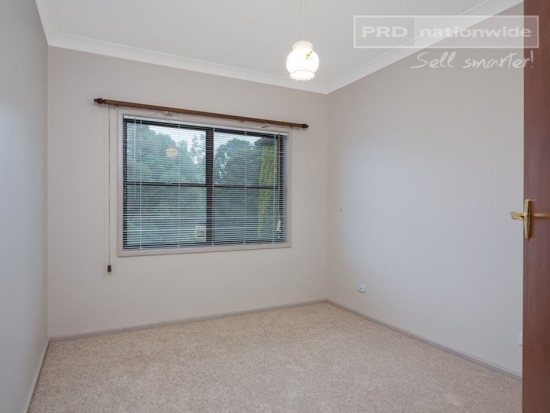 1 Amsterdam Crescent, Tolland NSW 2650
