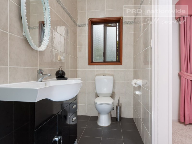 1 Amsterdam Crescent, Tolland NSW 2650