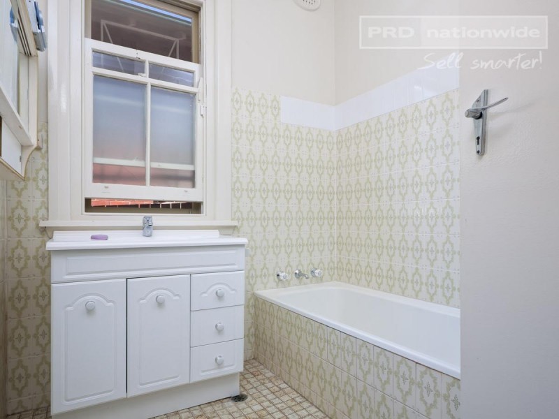 12 Donnelly Avenue, Wagga Wagga NSW 2650