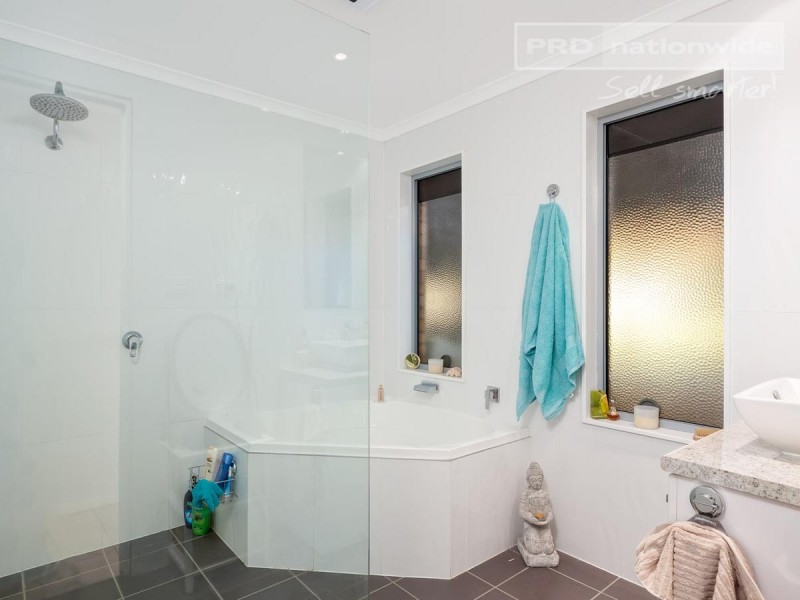 34 Forrest Street, Lake Albert NSW 2650