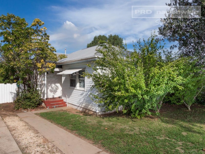 101 Grove Street, Kooringal NSW 2650