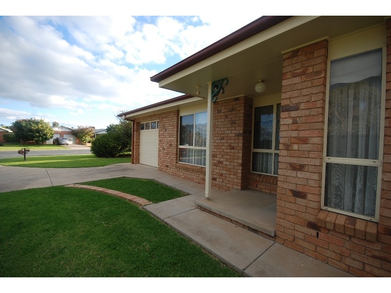 2/8 Jarrah Place, Glenfield Park NSW 2650
